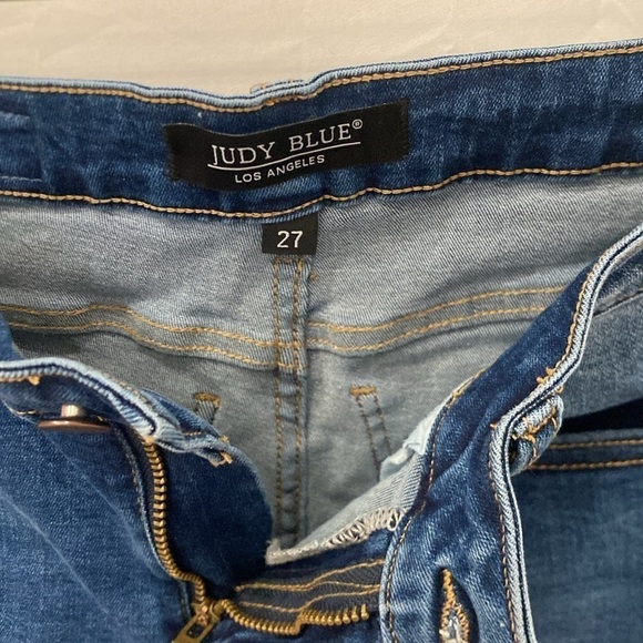 Judy Blue Women’s Denim Jean Cuffed Raw Hem Short Medium Wash 28 - Picture 2 of 5
